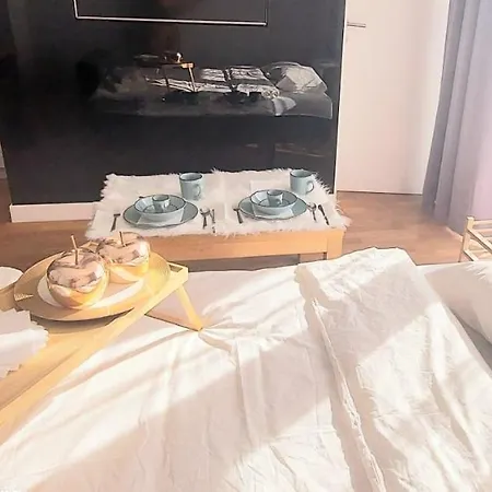 Apartment Miodowy Z Balkonem, Hustawka, Garazem I Faktura