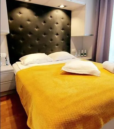 Apartment Miodowy Z Balkonem, Hustawka, Garazem I Faktura Rzeszow