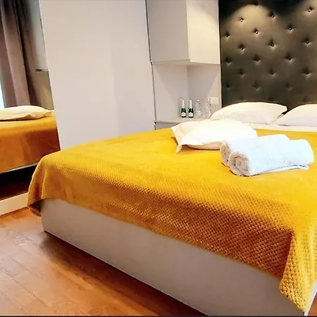 Miodowy Z Balkonem, Hustawka, Garazem I Faktura Apartment