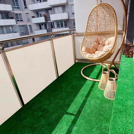 Miodowy Z Balkonem, Hustawka, Garazem I Faktura