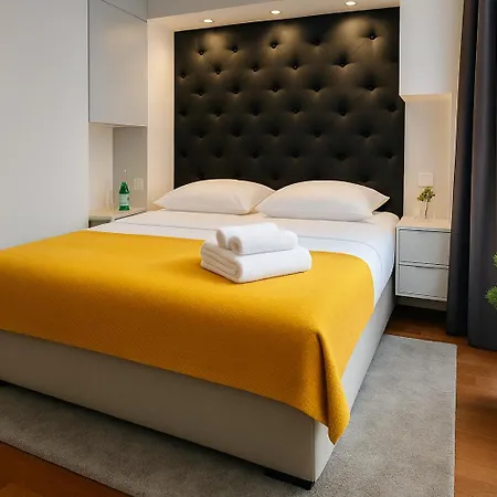 Apartment Miodowy Z Balkonem, Hustawka, Garazem I Faktura Rzeszow